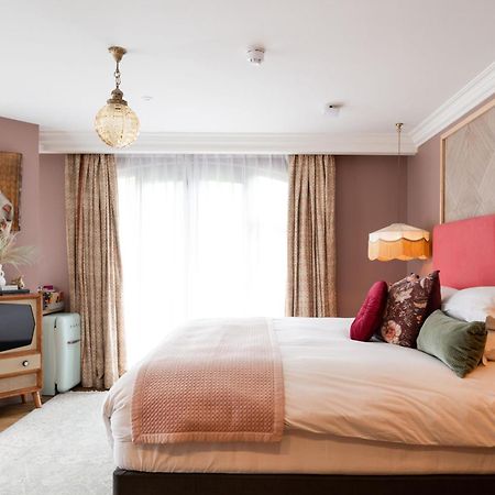 The Rabbit Hotel & Retreat Templepatrick Bagian luar foto