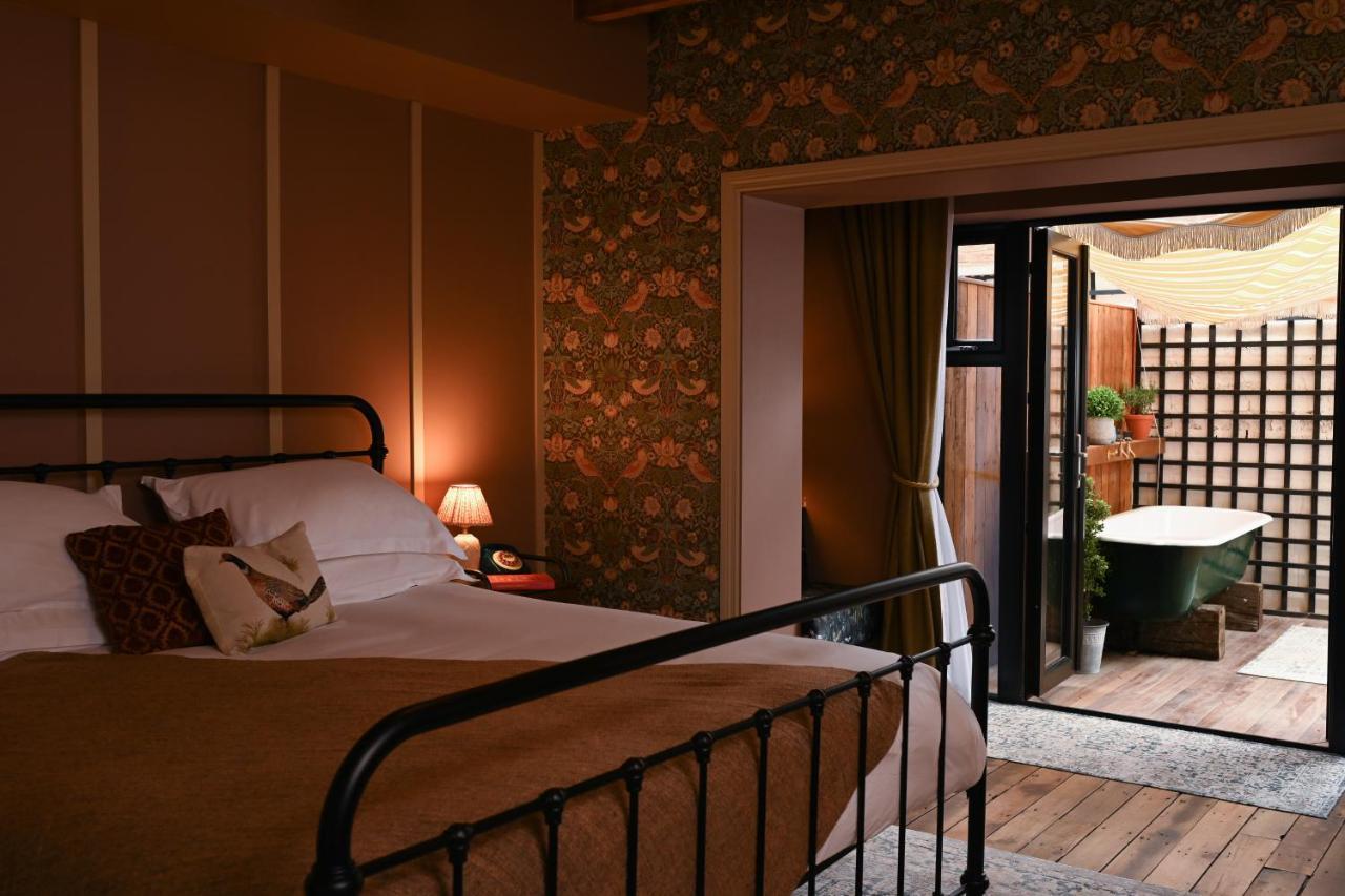 The Rabbit Hotel & Retreat Templepatrick Bagian luar foto