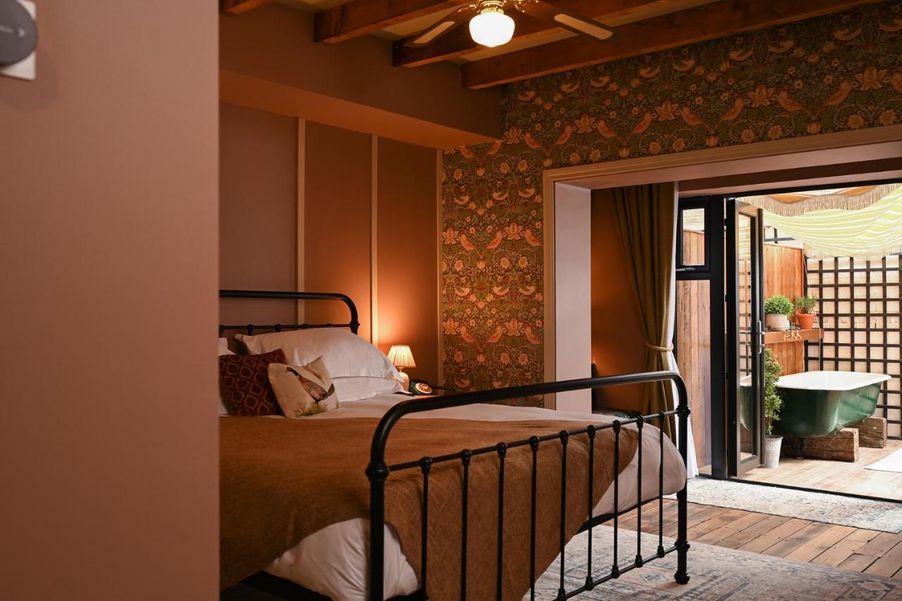 The Rabbit Hotel & Retreat Templepatrick Bagian luar foto