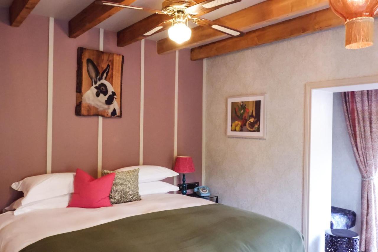 The Rabbit Hotel & Retreat Templepatrick Bagian luar foto
