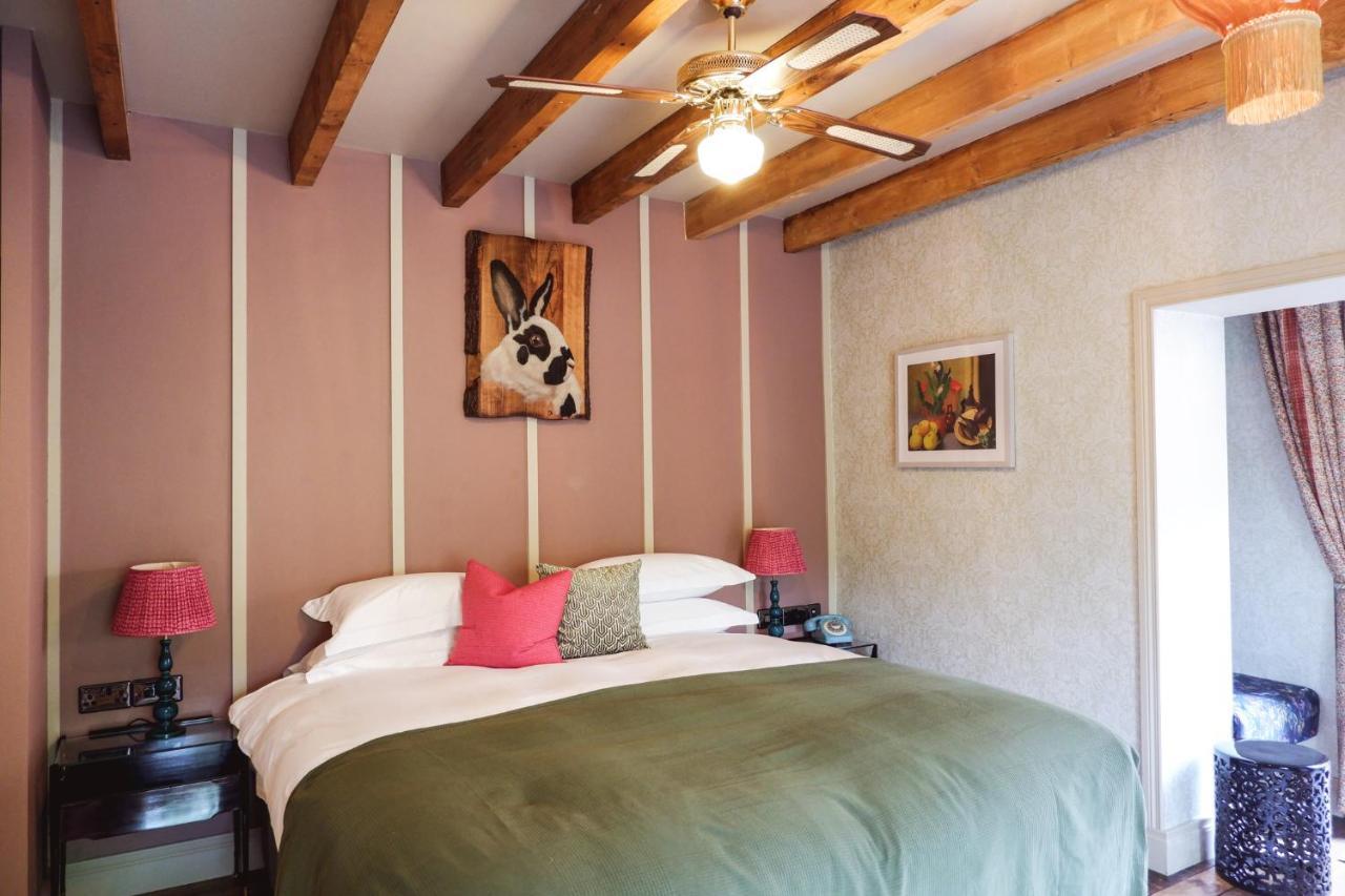 The Rabbit Hotel & Retreat Templepatrick Bagian luar foto