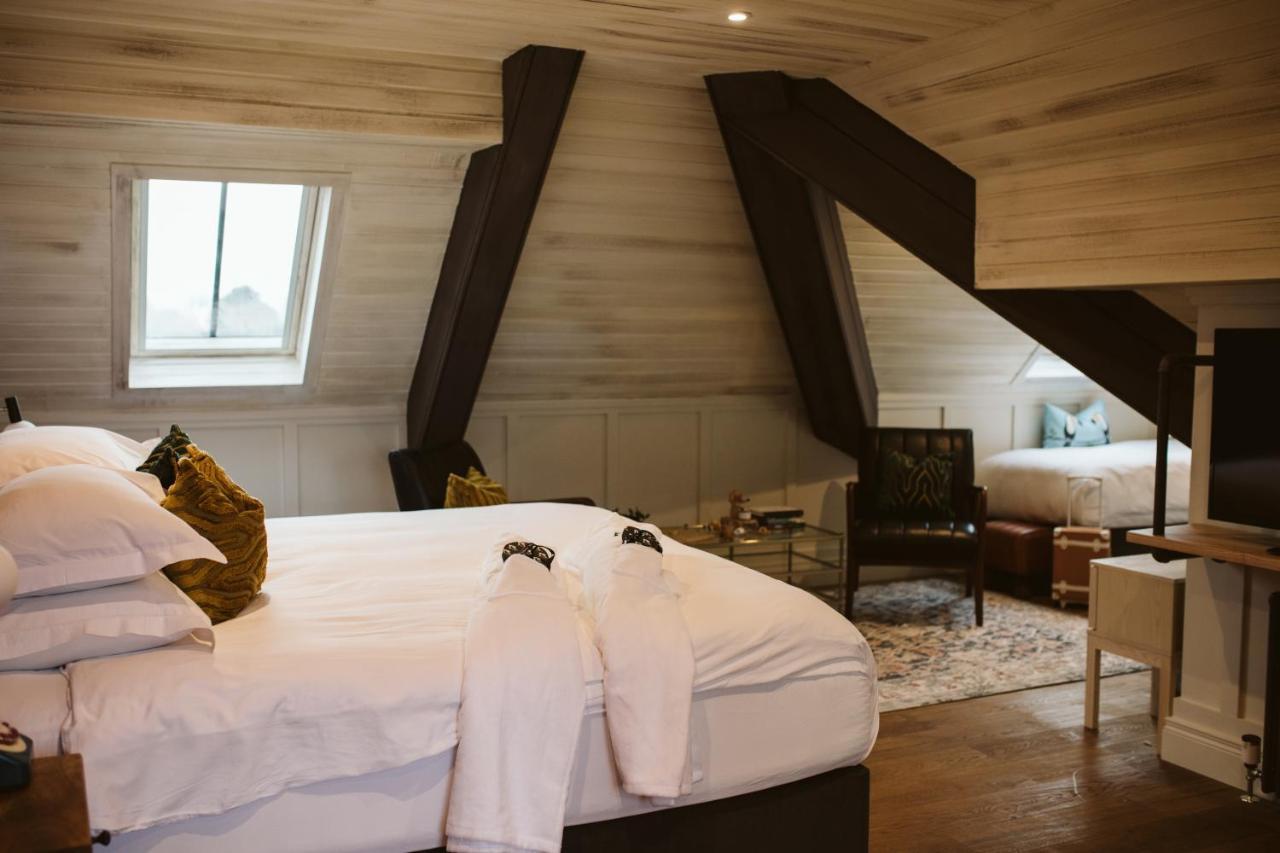 The Rabbit Hotel & Retreat Templepatrick Bagian luar foto