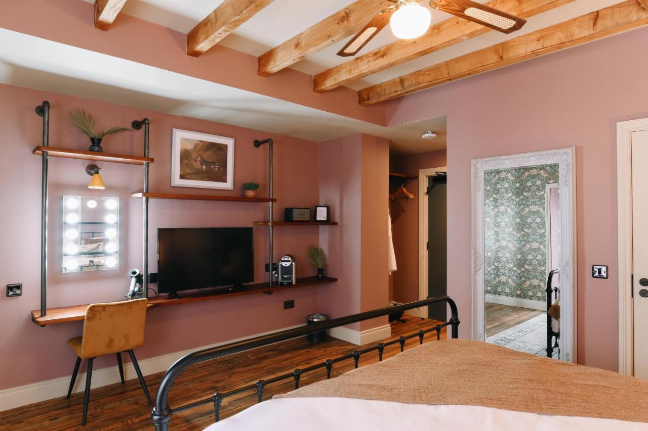 The Rabbit Hotel & Retreat Templepatrick Bagian luar foto