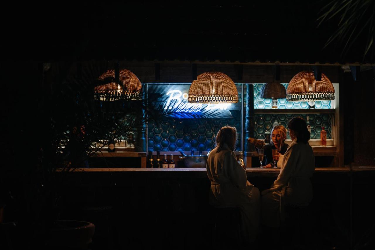 The Rabbit Hotel & Retreat Templepatrick Bagian luar foto