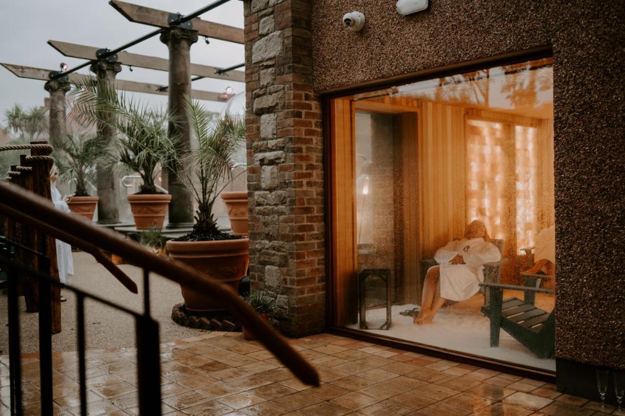 The Rabbit Hotel & Retreat Templepatrick Bagian luar foto